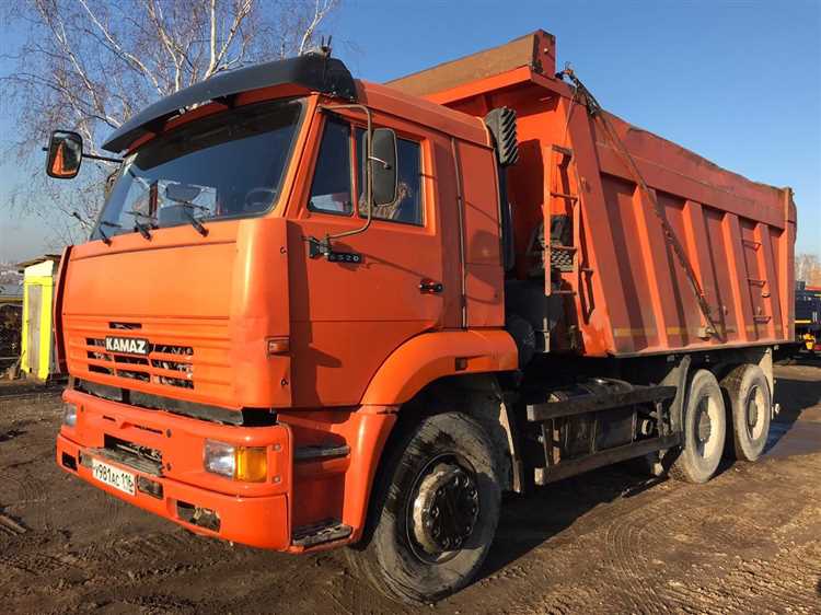 Подготовка площадки и КамАЗа перед началом погрузки