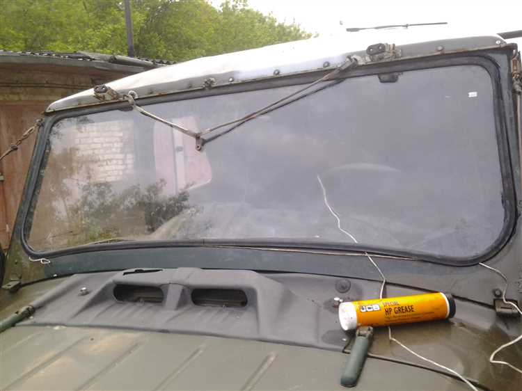 Как безопасно демонтировать старое лобовое стекло на КамАЗе 5320