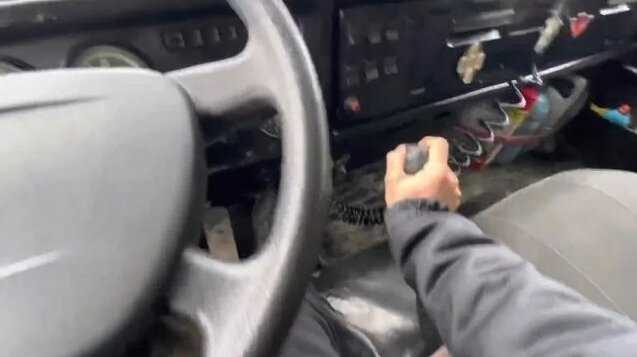 Как снять старую помпу на КамАЗ 55111