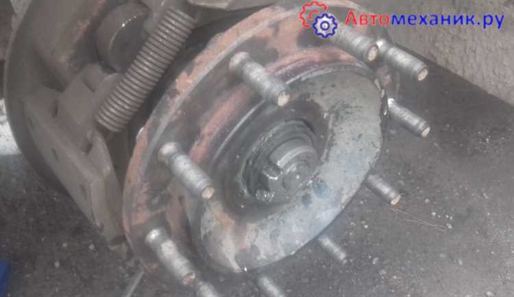 Как извлечь старый сальник с помощью съемника