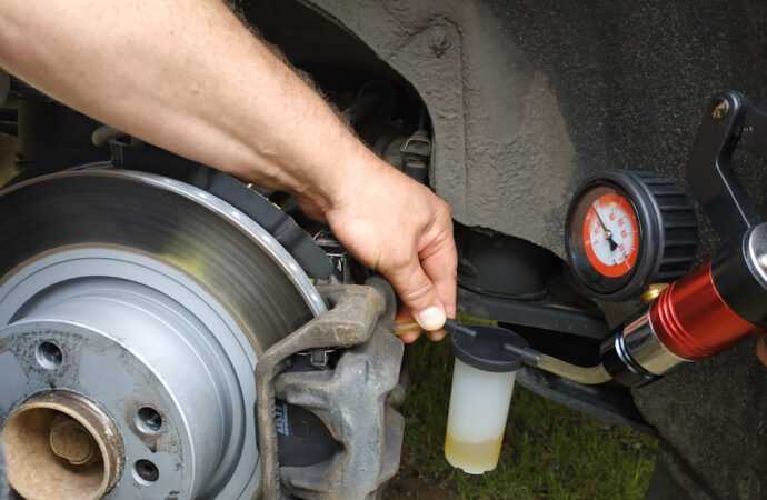 Особенности прокачки тормозов с главного тормозного цилиндра ЛуАЗа