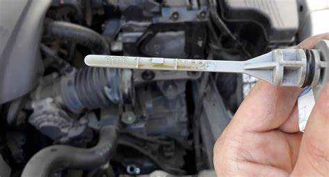 Закручивание пробки и проверка герметичности после проверки уровня масла