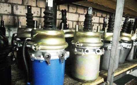 Механизм действия пружинной камеры при остановке автомобиля