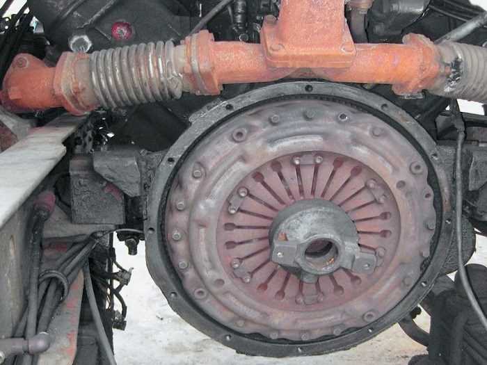 Влияние состояния сцепления на расход топлива и динамику движения КАМАЗ