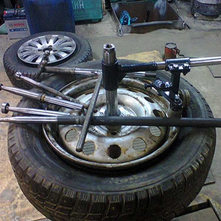 Как правильно использовать лом для разбортировки колеса Камаза