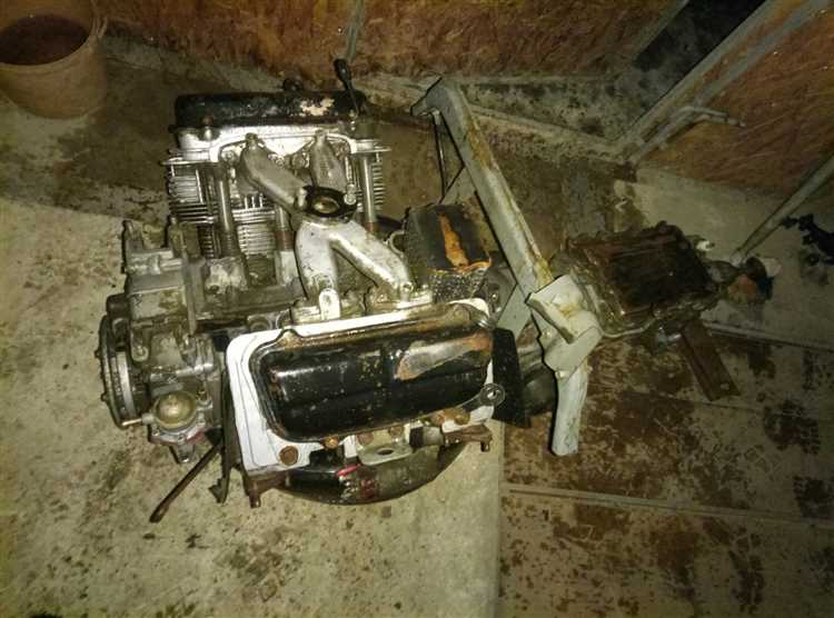 Рабочий цилиндр сцепления ЗАЗ 968 часто становится источником утечки тормозной жидкости и нестабильной работы сцепления. Для проведения ремонта необходимо точно знать его конструкцию: чугунный корпус, поршень с уплотнительными кольцами, возвратная пружина, прижимная шайба и штуцер прокачки. Без понимания последовательности разборки можно повредить детали и усложнить дальнейшую сборку.