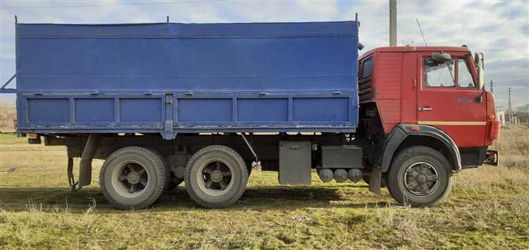 После сборки проводится проверка герметичности гидросистемы, работоспособности цилиндра и прочности конструкции на холостом ходе. Важно протестировать платформу под полной нагрузкой и убедиться, что подъем происходит плавно, без рывков. Только после этого возможна эксплуатация в реальных условиях.