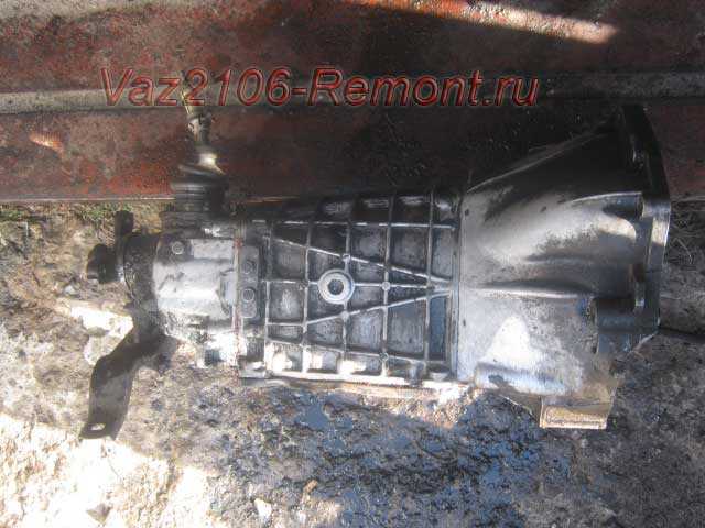 Демонтаж рычага переключения передач из салона