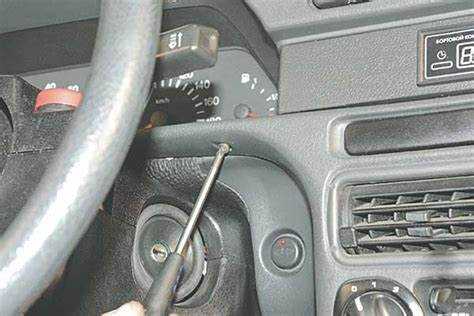 Отсоединение проводки и разъемов панели приборов