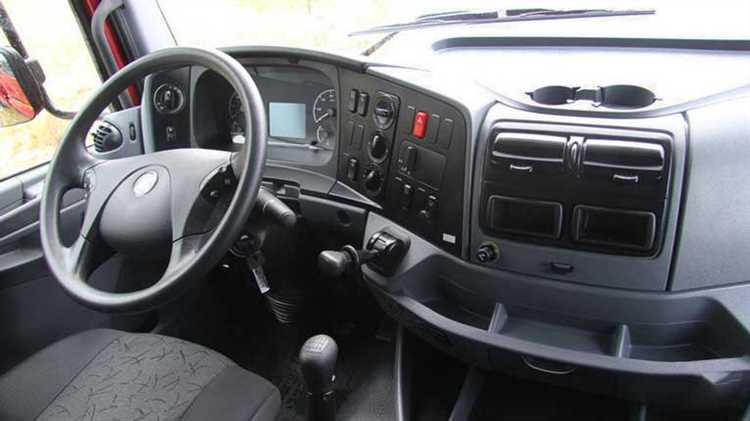 Какие лампы стоят в фарах камаз 6520