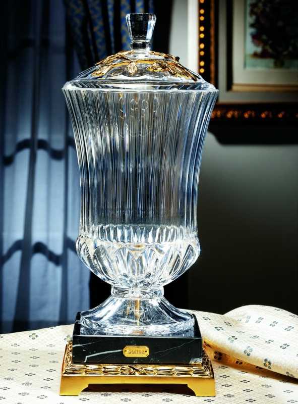 Сравнение цен на хрустальные вазы разных производителей