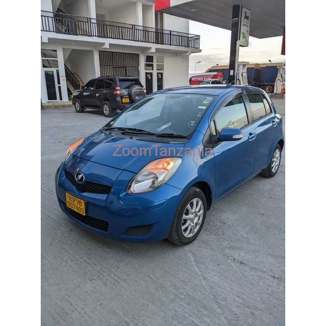 Где на toyota vitz номер кузова