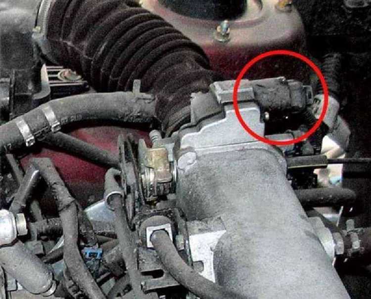 Где находится датчик холостого хода toyota corolla