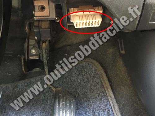 Где находится диагностики штекер диагностики toyota vitz