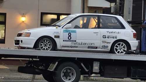 Где находится процессор управления двигателем в Toyota Starlet EP82