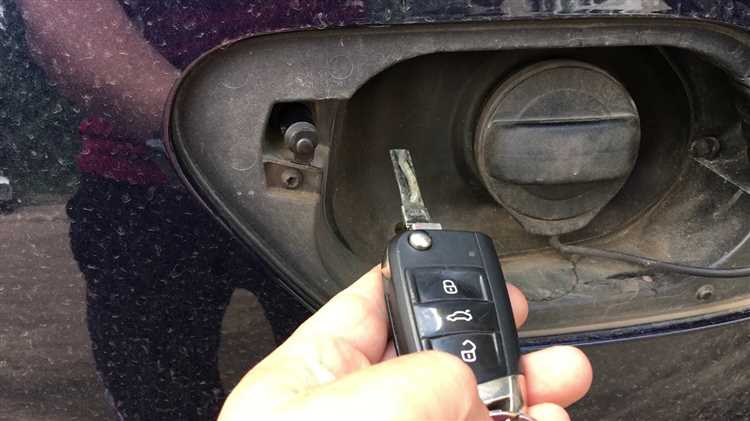 Где у volkswagen polo открывается бензобак