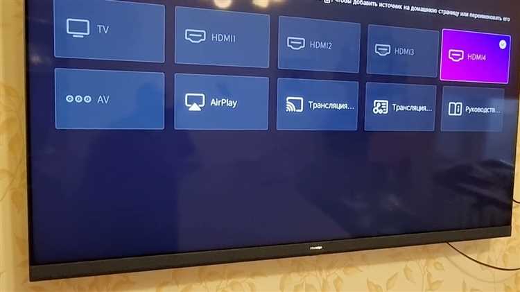 Сначала проверьте, активирован ли микрофон на пульте дистанционного управления. Для этого удерживайте кнопку голосового ввода: на экране должно появиться соответствующее окно. Если система не реагирует, проверьте уровень заряда батареек в пульте и повторно подключите его через Bluetooth в настройках undefined«Удалённые устройства»</em>.»></p>
<p>Перейдите в раздел <strong>«Приложения»</strong> – <strong>«Сервисы Google»</strong> и убедитесь, что установлены и обновлены компоненты <em>Google Assistant</em> и <em>Google App</em>. Без них голосовой поиск будет недоступен. Если приложения отсутствуют, загрузите их из Google Play, предварительно войдя в свой аккаунт Google на телевизоре.</p>
<p>Для корректной работы голосового поиска необходимо включить персонализацию в разделе <strong>«Настройки»</strong> – <strong>«Google»</strong> – <strong>«Поиск»</strong> – <strong>«Голос»</strong>. Активируйте опции <em>«Распознавание «Окей, Google»»</em> и <em>«Результаты на экране»</em>, если они доступны. Это позволит выполнять команды вроде <em>«Показать прогноз погоды»</em> или <em>«Найти фильмы с определённым актёром»</em>.</p>
<p>Если голосовой ввод не работает на русском языке, откройте <strong>«Настройки»</strong> – <strong>«Язык»</strong> – <strong>«Ввод»</strong> и выберите <em>русский</em> в списке предпочтительных языков. Некоторые модели требуют установки русских языковых пакетов отдельно через Google Play или Aptoide TV.</p>
<h2>Проверка наличия микрофона в пульте дистанционного управления</h2>
<p><img decoding=