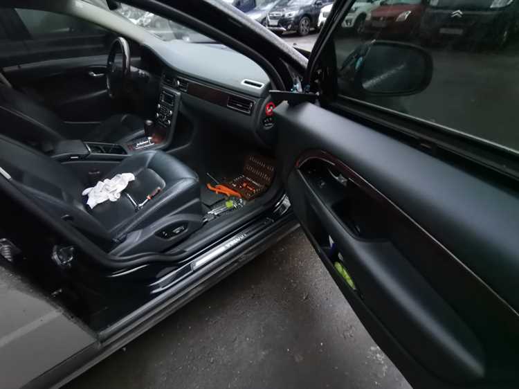 Как называется освещение под зеркалами volvo s80