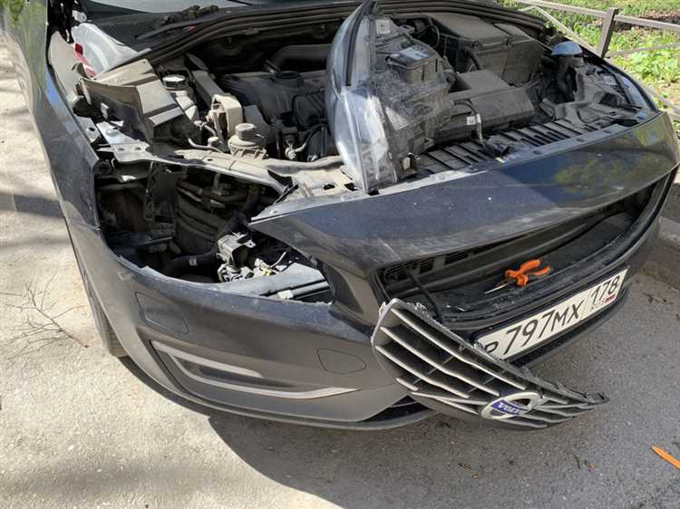 Как закрыть капот Volvo S60 после осмотра и убедиться в его защёлкивании