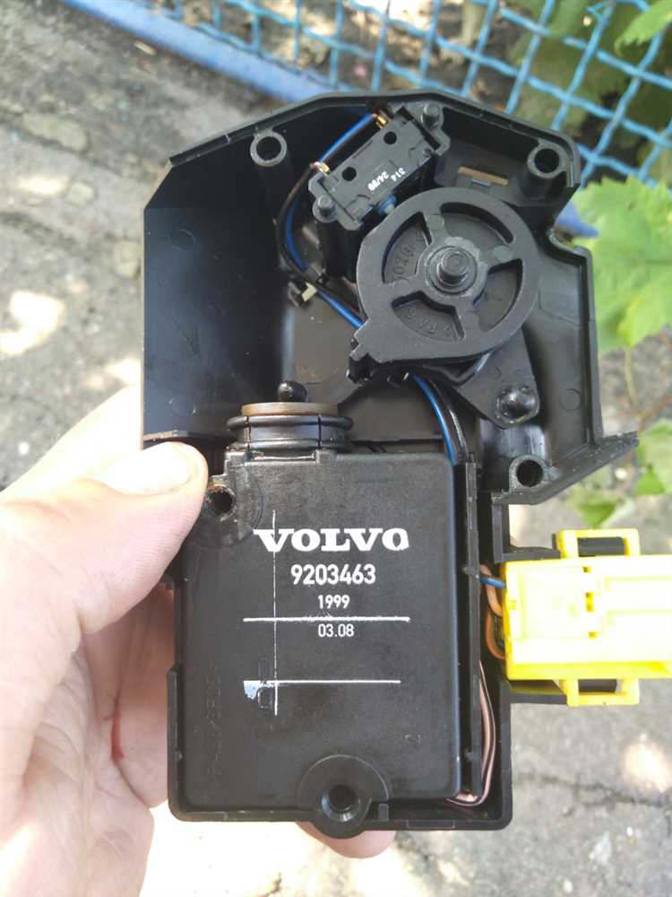 Вскрытие двери Volvo S80 при помощи специального автослесарного инструмента