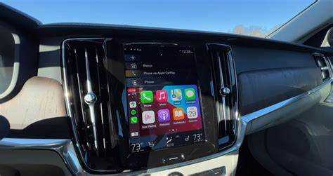 Управление приложениями и навигацией через Apple CarPlay в Volvo