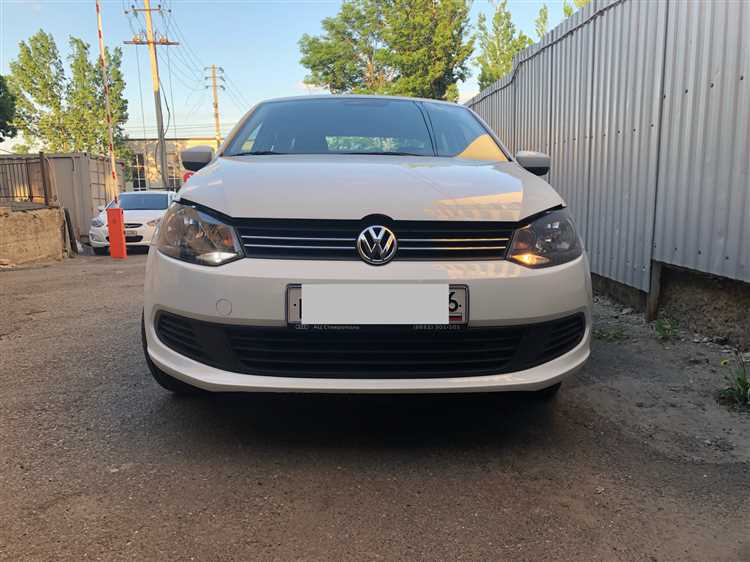 Как поменять лампочку ближнего света на volkswagen polo