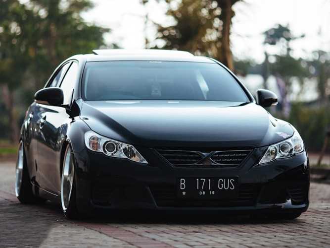 Как разобрать магнитолу Toyota Mark X для установки аукс