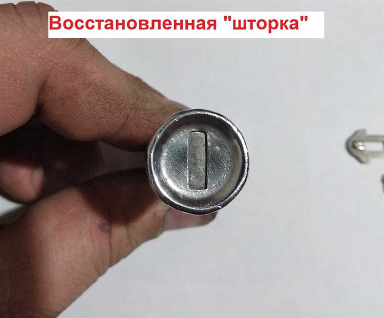 Снятие замка багажника с автомобиля Mercedes 190