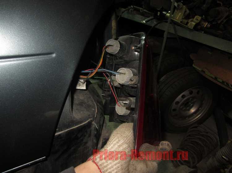 Как снять задний фонарь Seat Leon 5F