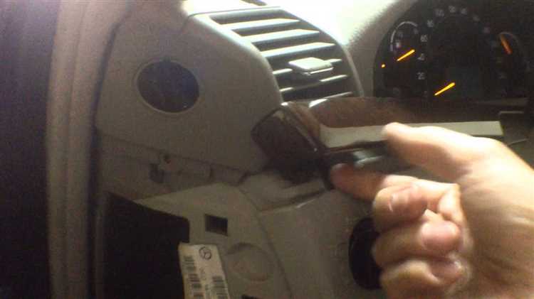 Подготовка инструментов для демонтажа колонок Mercedes B 170