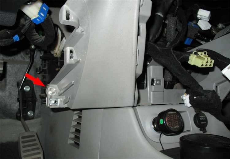 Как безопасно снять обшивку двери без повреждений креплений