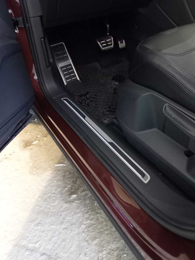 Советы по уходу за накладными подлокотниками в салоне автомобиля