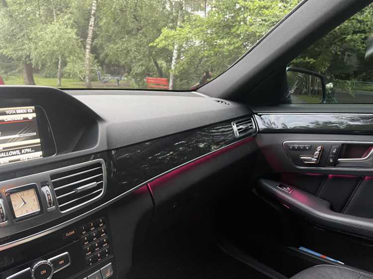 Освобождение креплений и защелок