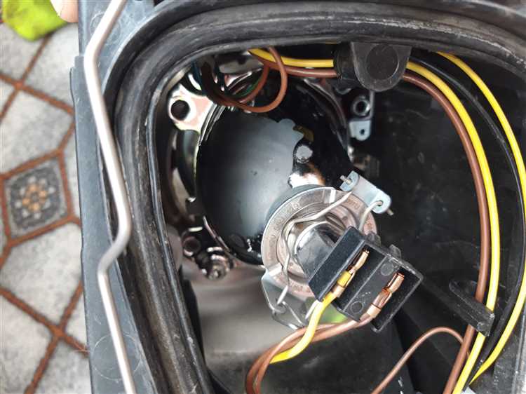 Проверка герметичности фар на Volvo S40