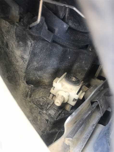 Как устранить запотевание фар на volvo s40