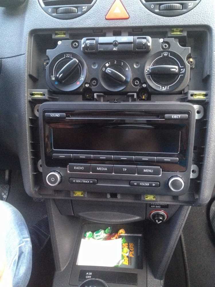 Как обратиться в сервисный центр Volkswagen для получения кода