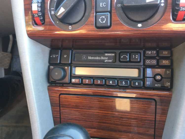Как вставляются задние колонки в mercedes w124