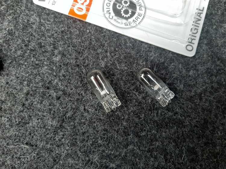 Как проверить работоспособность лампы подсветки номера на Toyota Opa