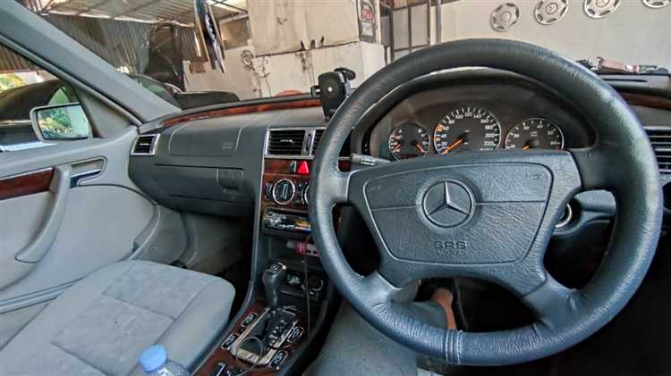 Роль проводов для обогрева зеркала Mercedes W202