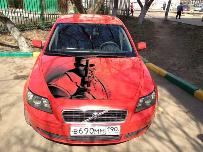 2. Измерьте расстояние между двумя точками крепления на крыше. Это обычно делается с помощью рулетки или лазерного дальномера. Стандартное расстояние между точками может варьироваться в зависимости от модели и года выпуска, но для Volvo S40 оно обычно составляет 90-100 см.