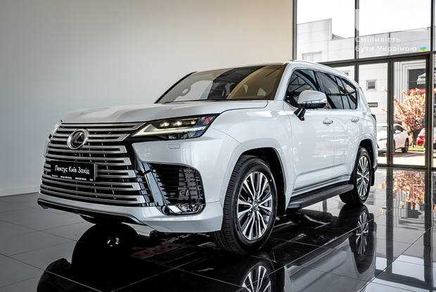 Какие комплектации Lexus LX 2022 доступны для российского рынка?
