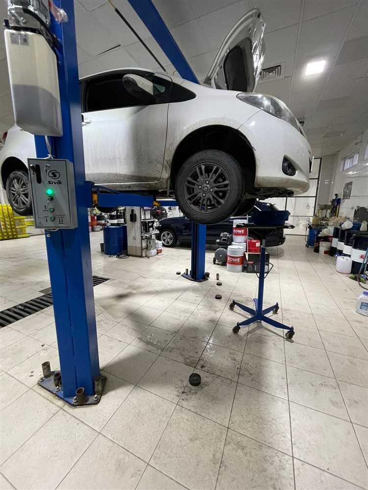 Куда лить антифриз toyota vitz 2003 год