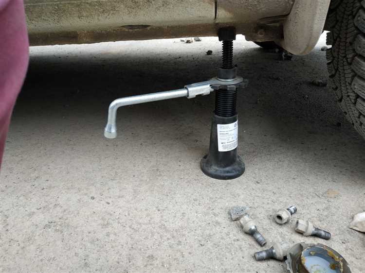 Как избежать повреждений при подъеме автомобиля с использованием домкрата?