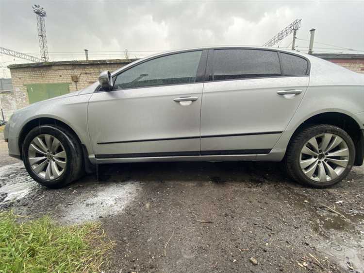 Расположение резьбового гнезда под буксировочный крюк спереди