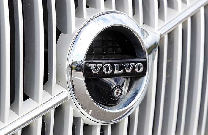 Как особенности дизайна Volvo влияют на поведение на дороге
