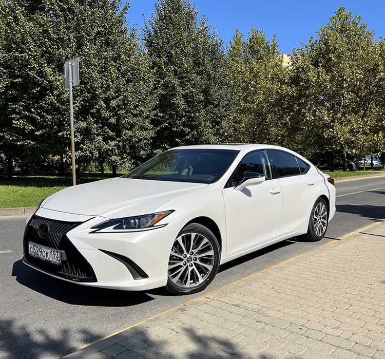 Цены на новые Lexus ES250 в салонах официальных дилеров