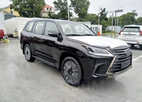 Как изменения курса валют влияют на цену Lexus LX 450d в США?