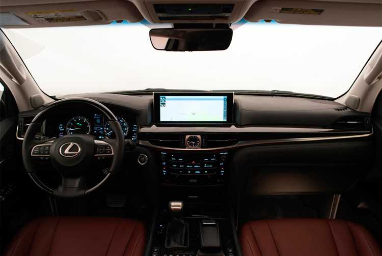 Как влияет масса Lexus LX 570 на расход топлива?