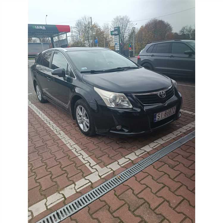 Сколько весит toyota avensis