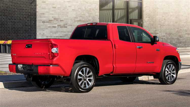Сравнение веса Toyota Tundra с конкурентами в классе пикапов